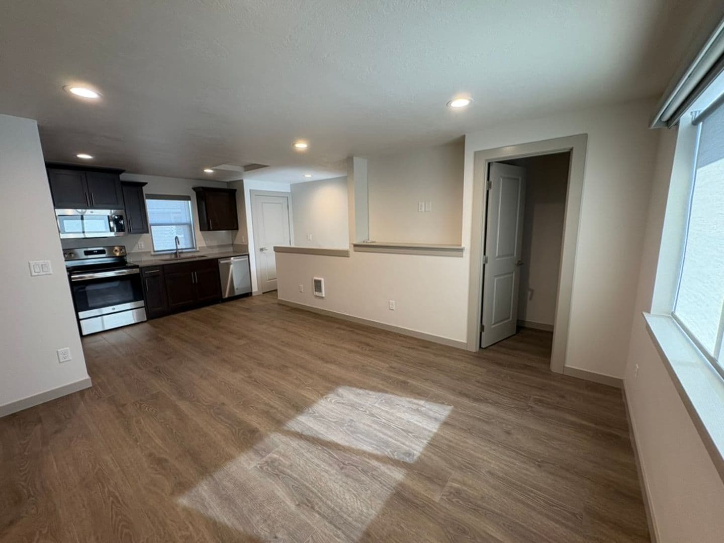 La Pine Apartment: 16488 Carter Ct.