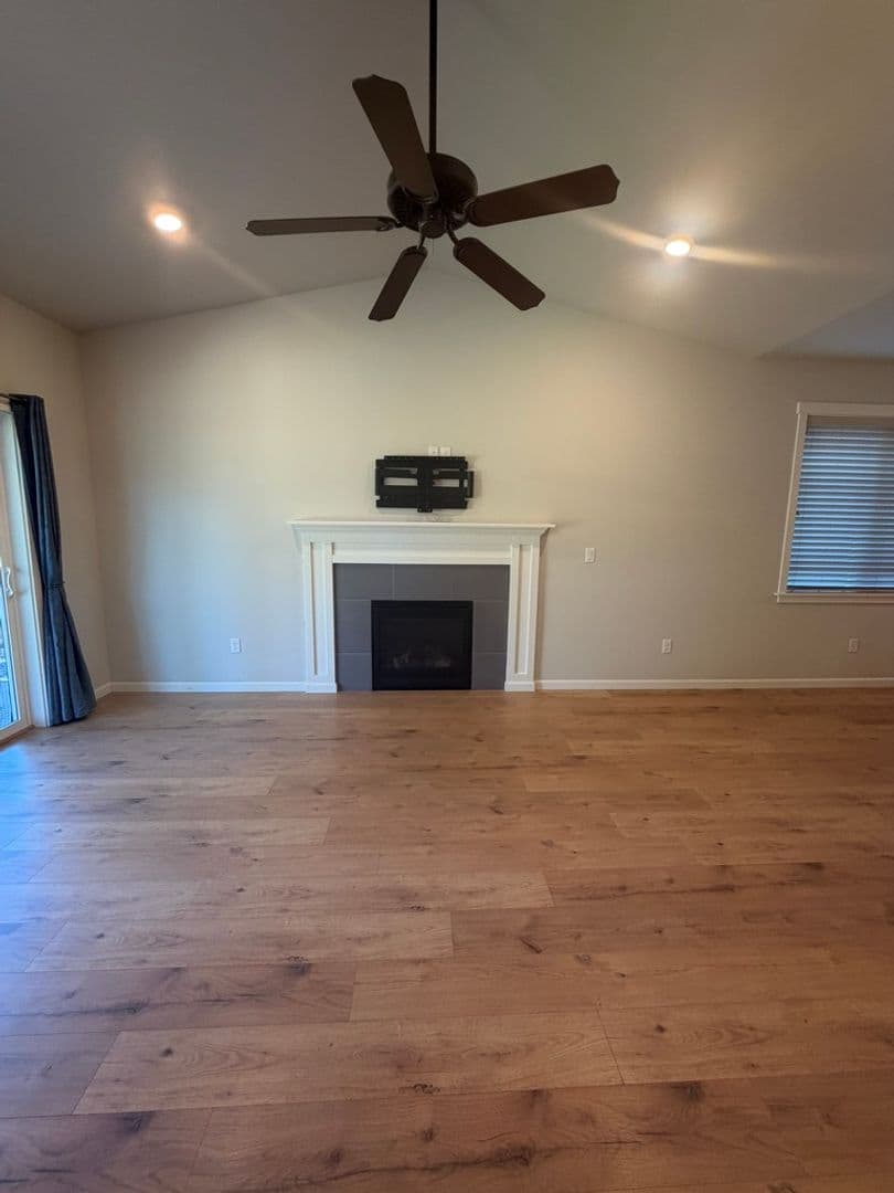 La Pine House: 16624 Pine Creek Dr.