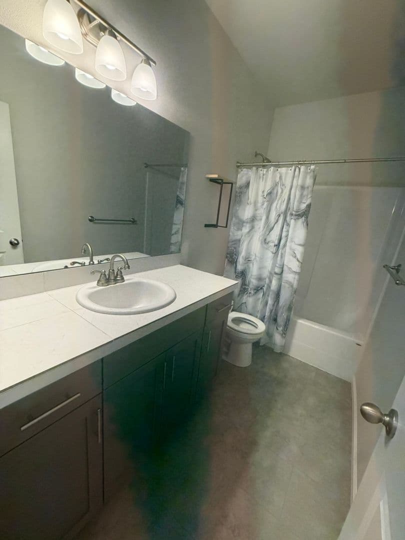 La Pine House: 16624 Pine Creek Dr.