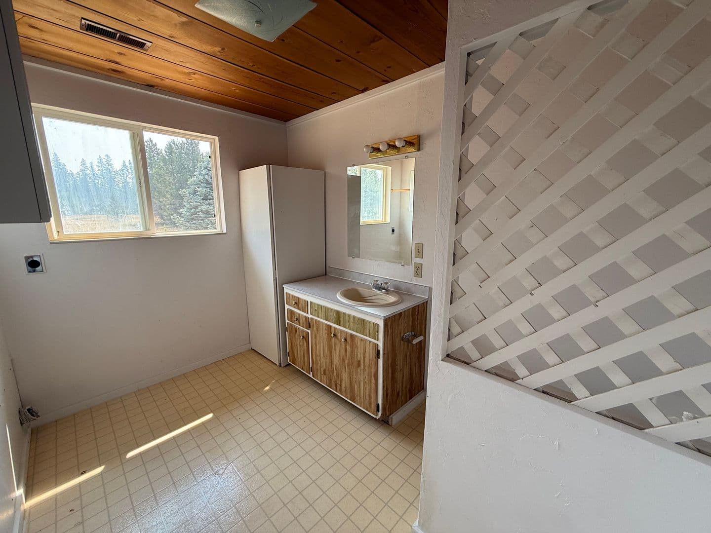 La Pine House: 149927 Midstate Rd