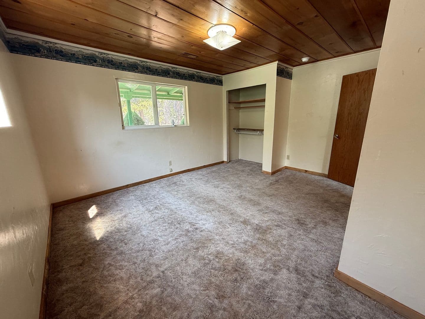 La Pine House: 149927 Midstate Rd