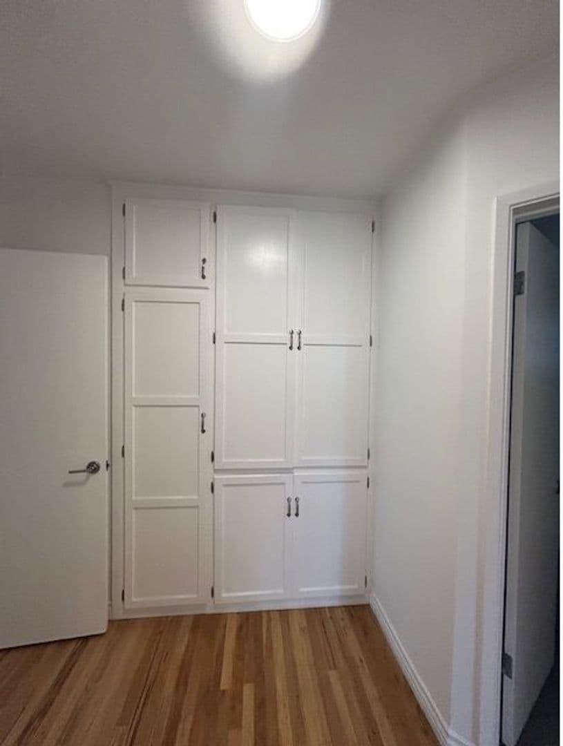 Santa Monica Apartment: 943 5th Street