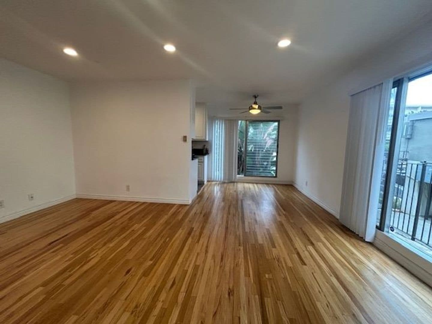 Santa Monica Apartment: 943 5th Street