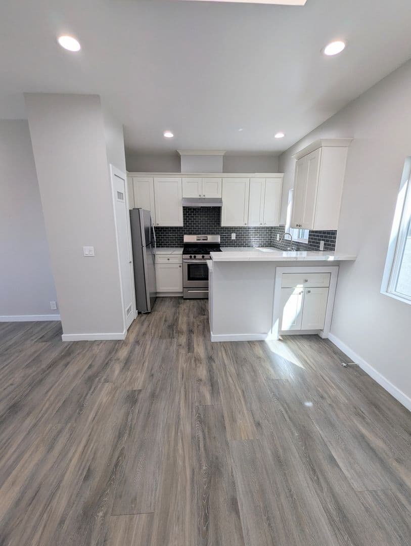 Los Angeles Apartment: 1517 W. 12th Place