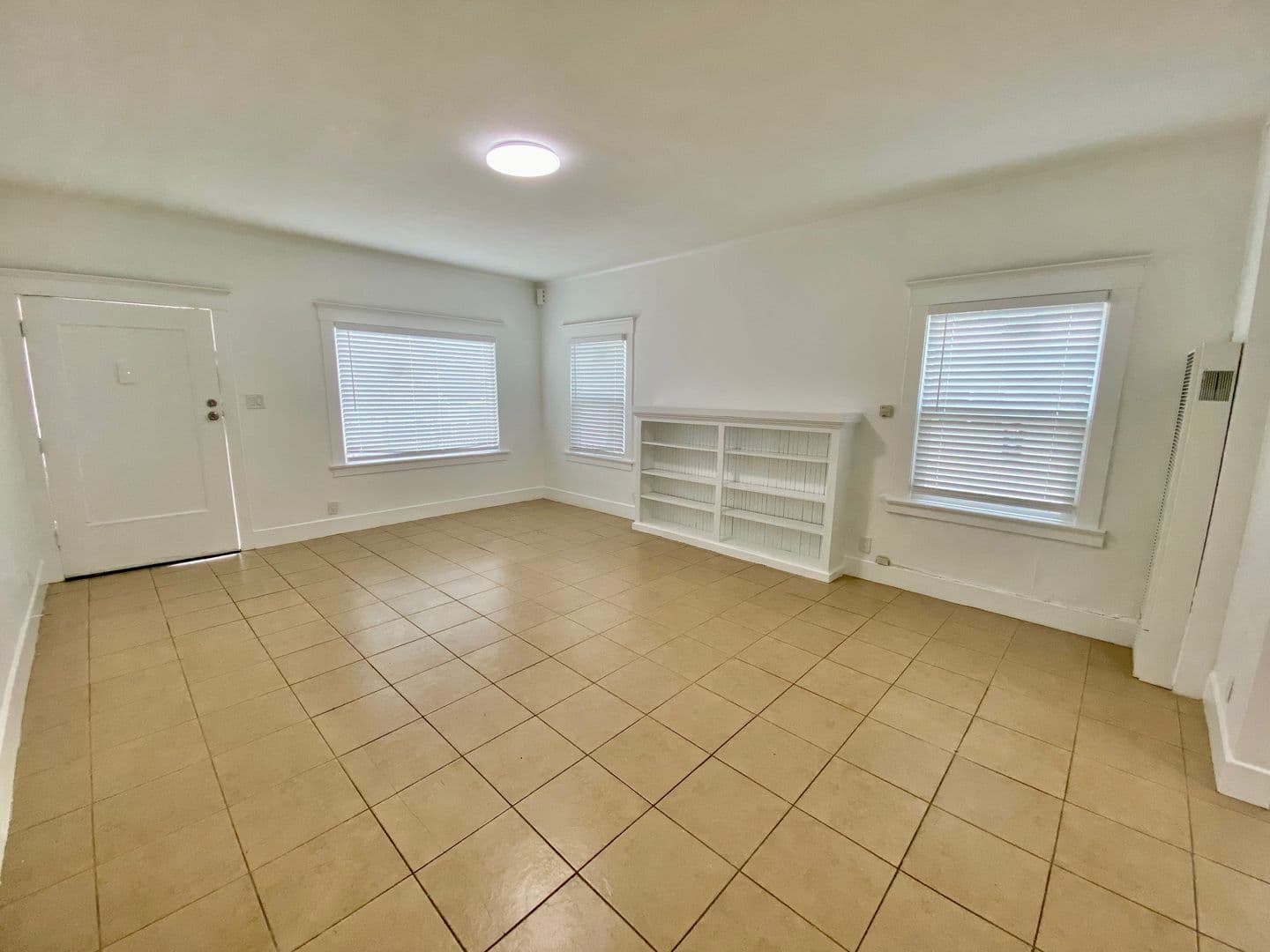 Los Angeles Apartment: 2919 Van Buren Place