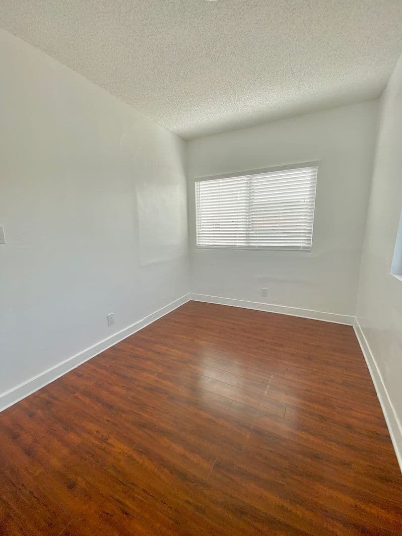 Los Angeles Apartment: 2919 Van Buren Place