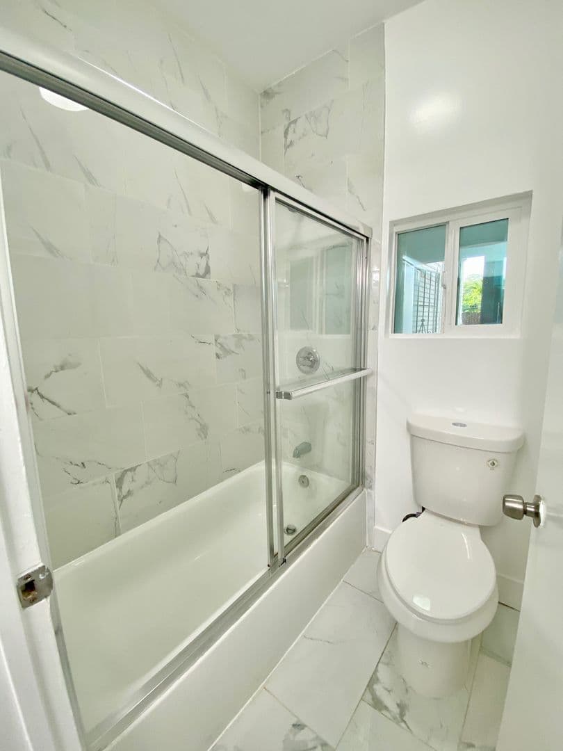 Los Angeles Apartment: 2919 Van Buren Place