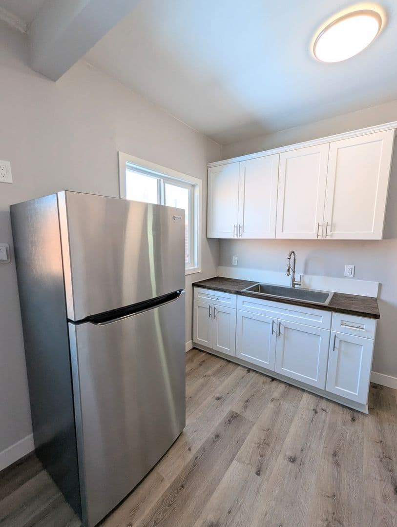Los Angeles Apartment: 1517 W. 12th Place