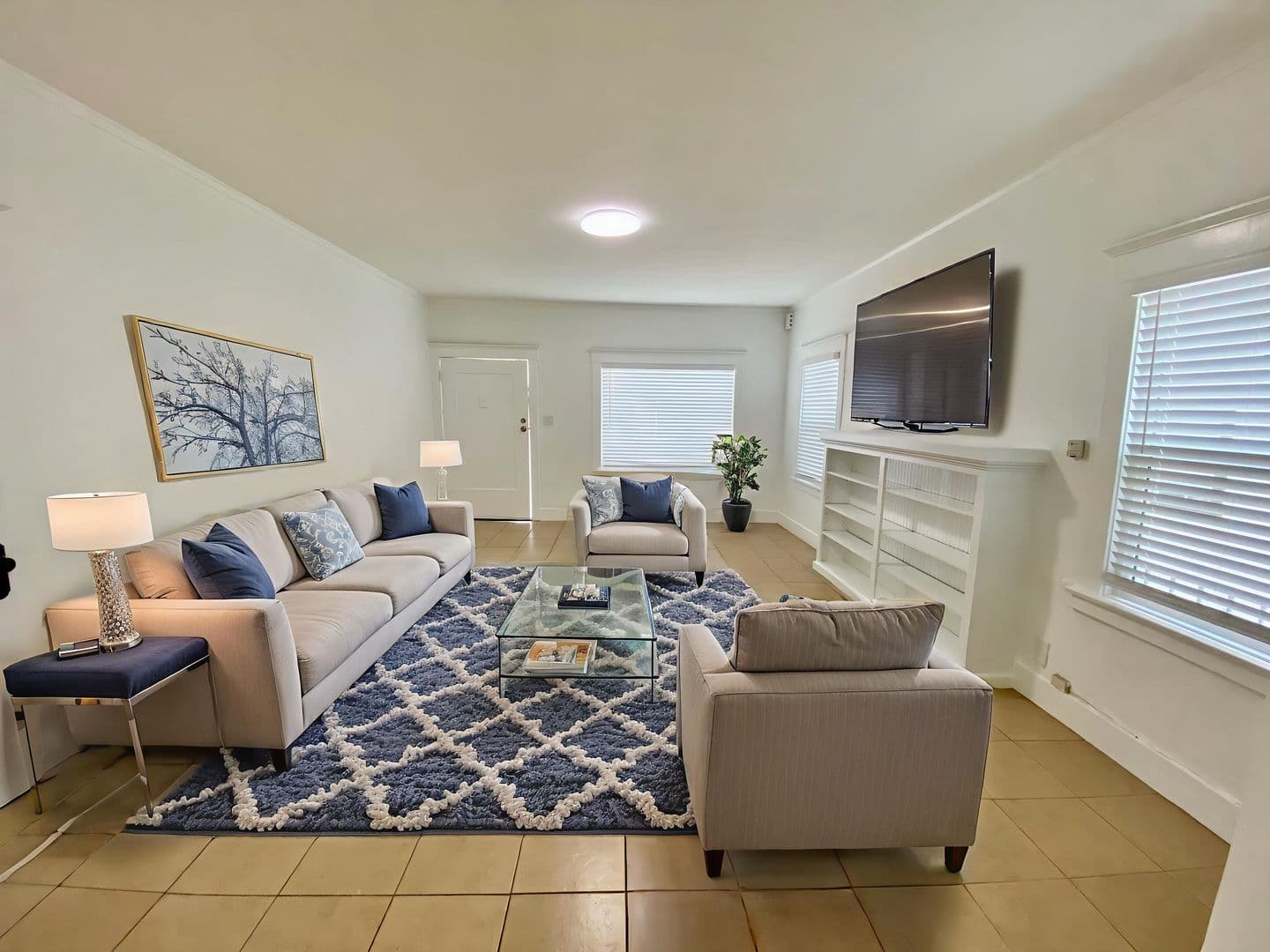 Los Angeles Apartment: 2919 Van Buren Place