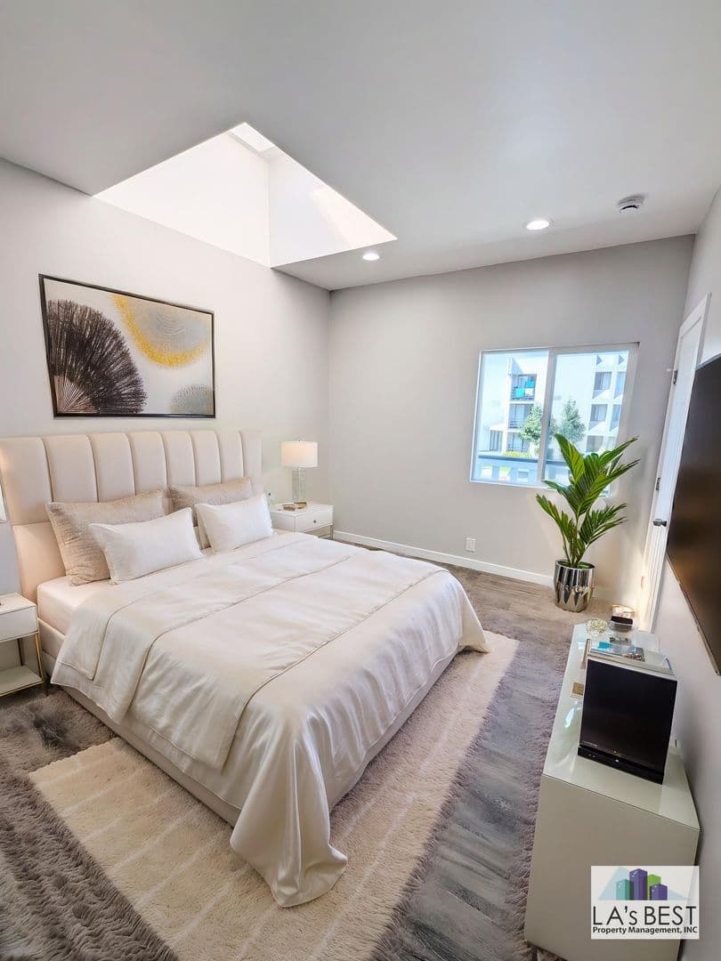 Los Angeles Apartment: 1517 W. 12th Place