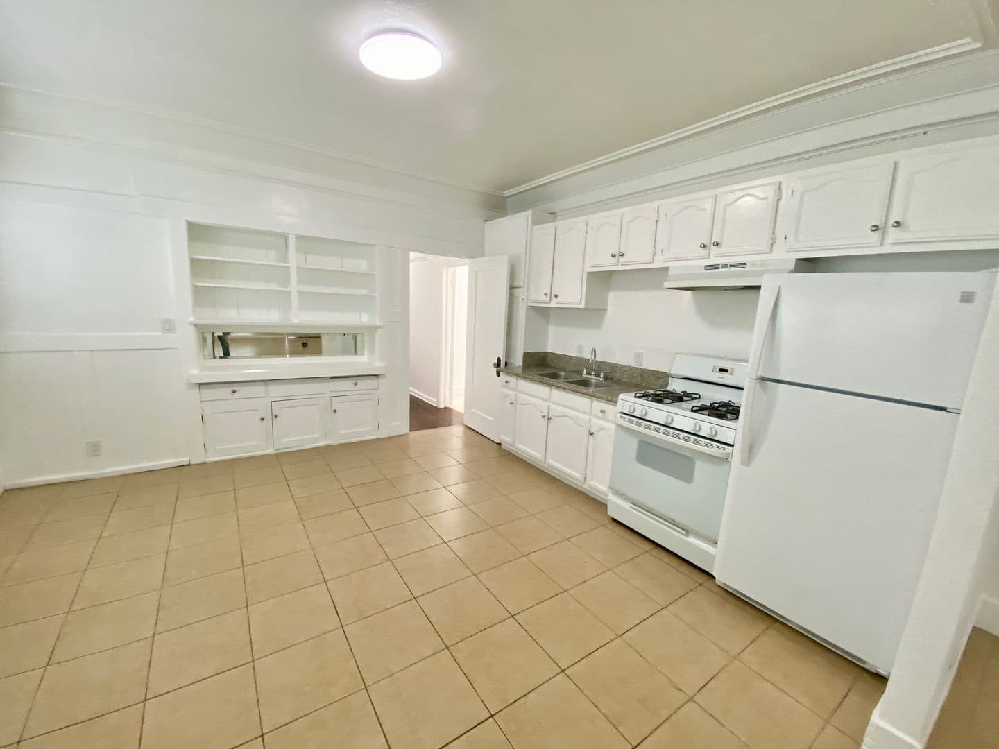 Los Angeles Apartment: 2919 Van Buren Place