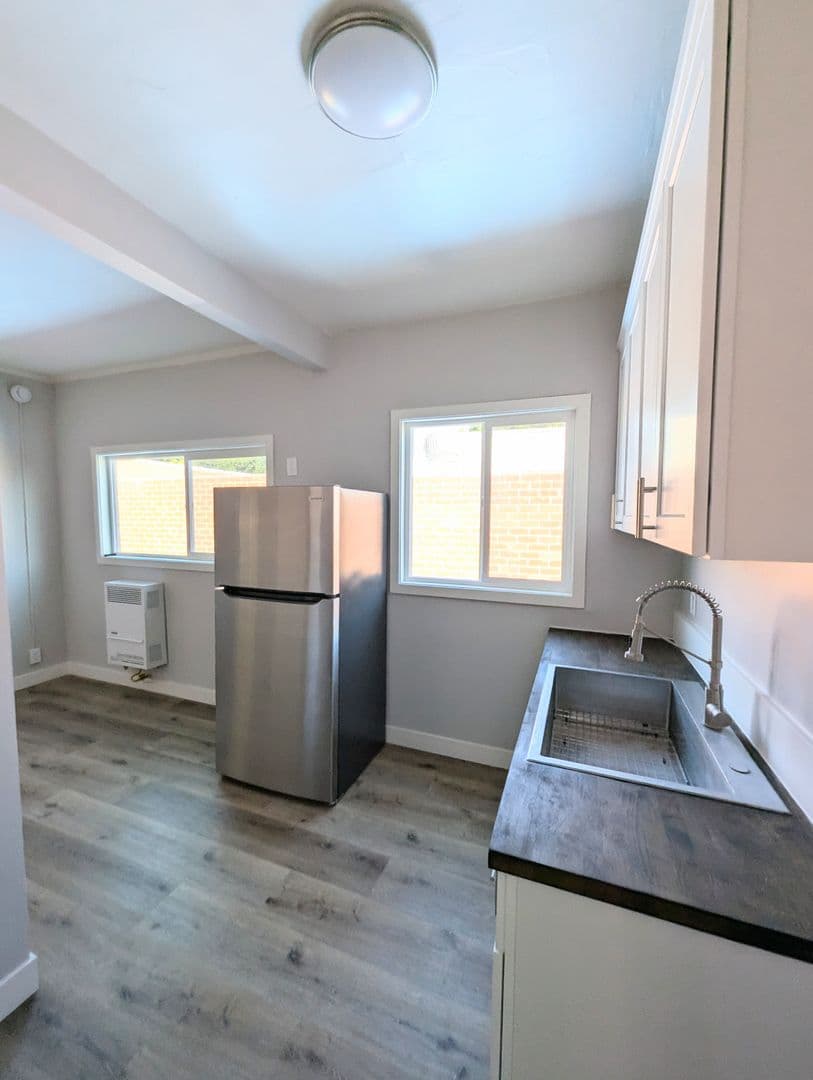 Los Angeles Apartment: 1517 W. 12th Place