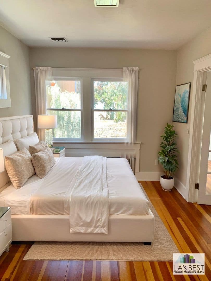 Venice Apartment: 205 Horizon Avenue