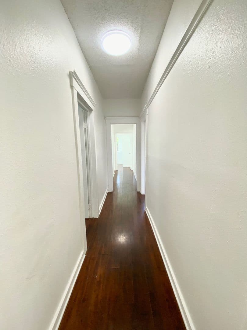 Los Angeles Apartment: 2919 Van Buren Place
