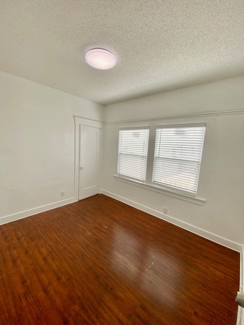 Los Angeles Apartment: 2919 Van Buren Place