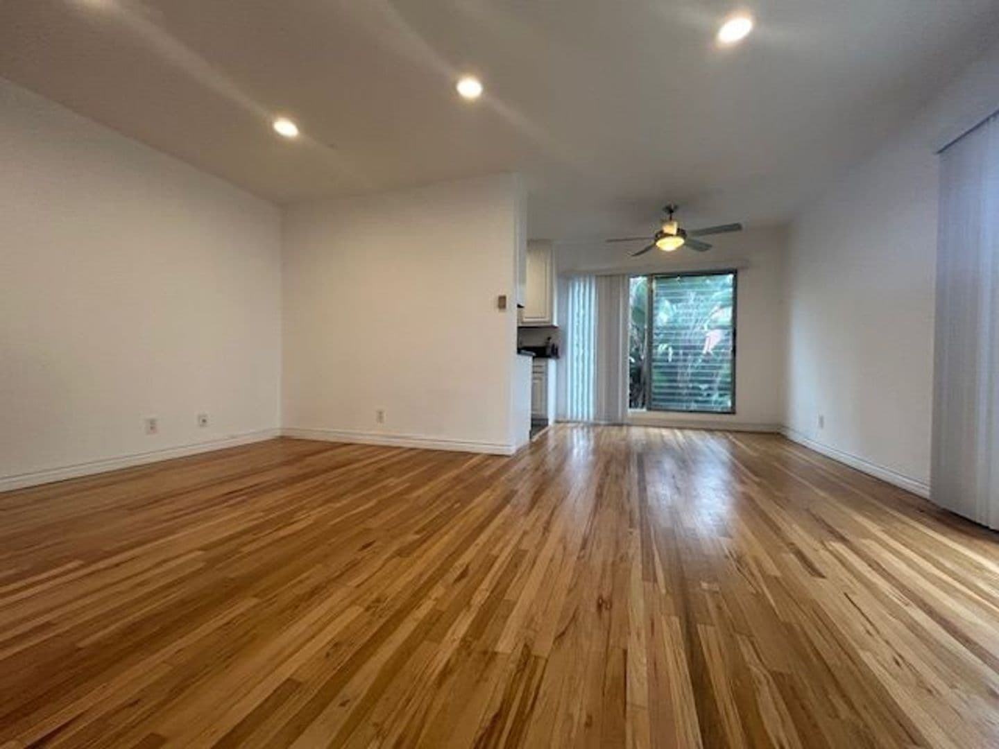 Santa Monica Apartment: 943 5th Street