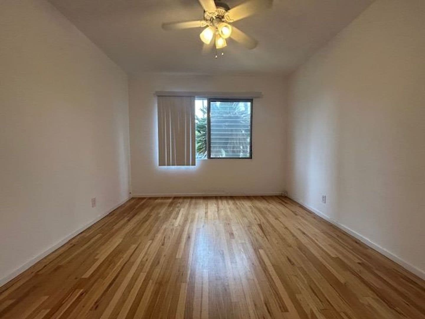 Santa Monica Apartment: 943 5th Street