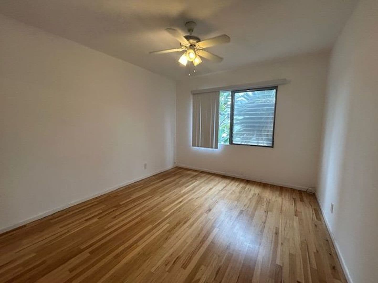 Santa Monica Apartment: 943 5th Street