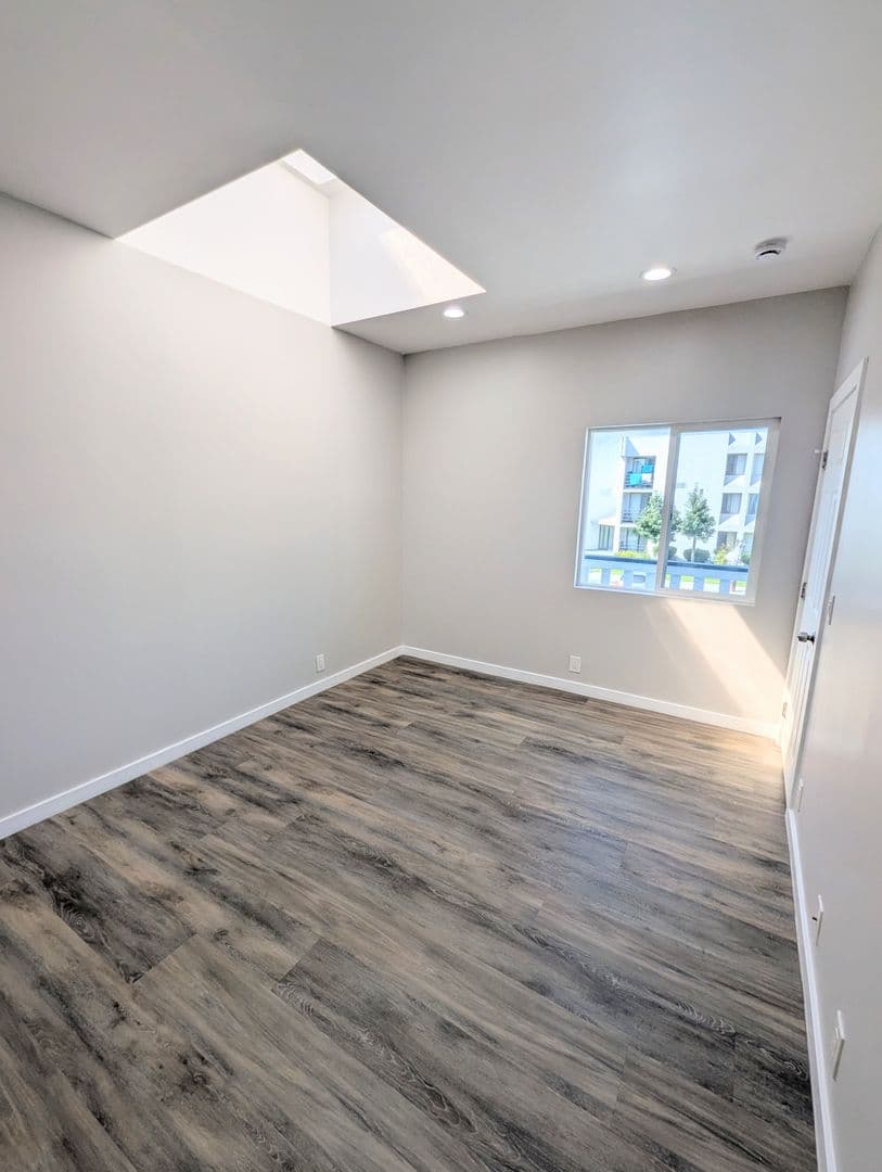 Los Angeles Apartment: 1517 W. 12th Place