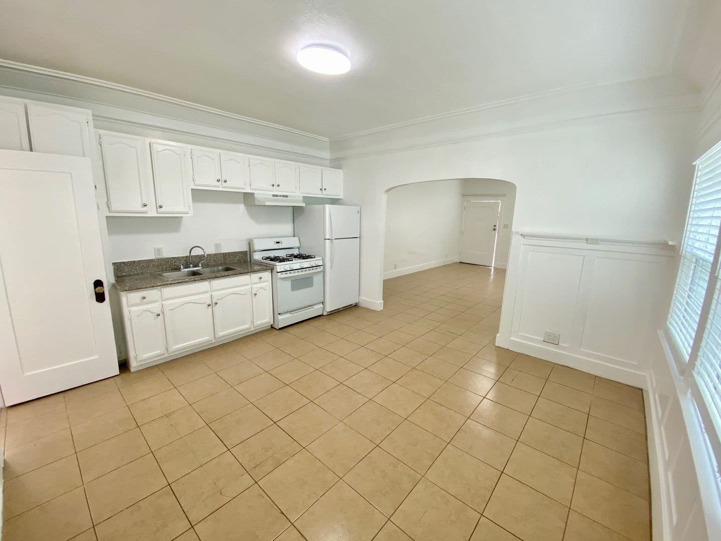Los Angeles Apartment: 2919 Van Buren Place