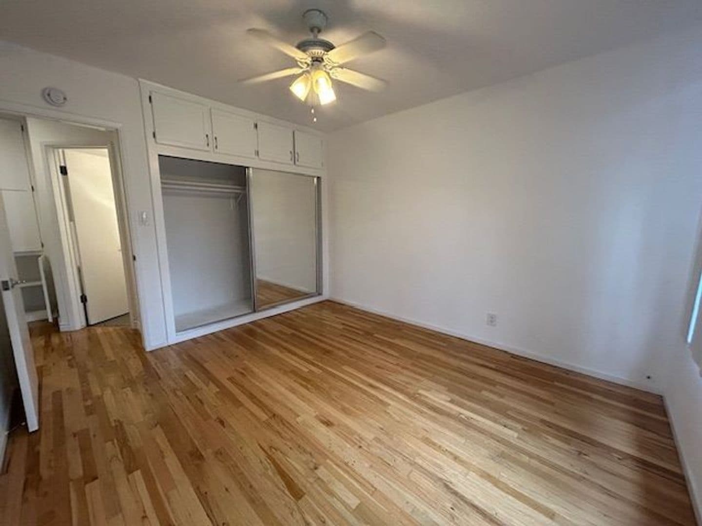 Santa Monica Apartment: 943 5th Street