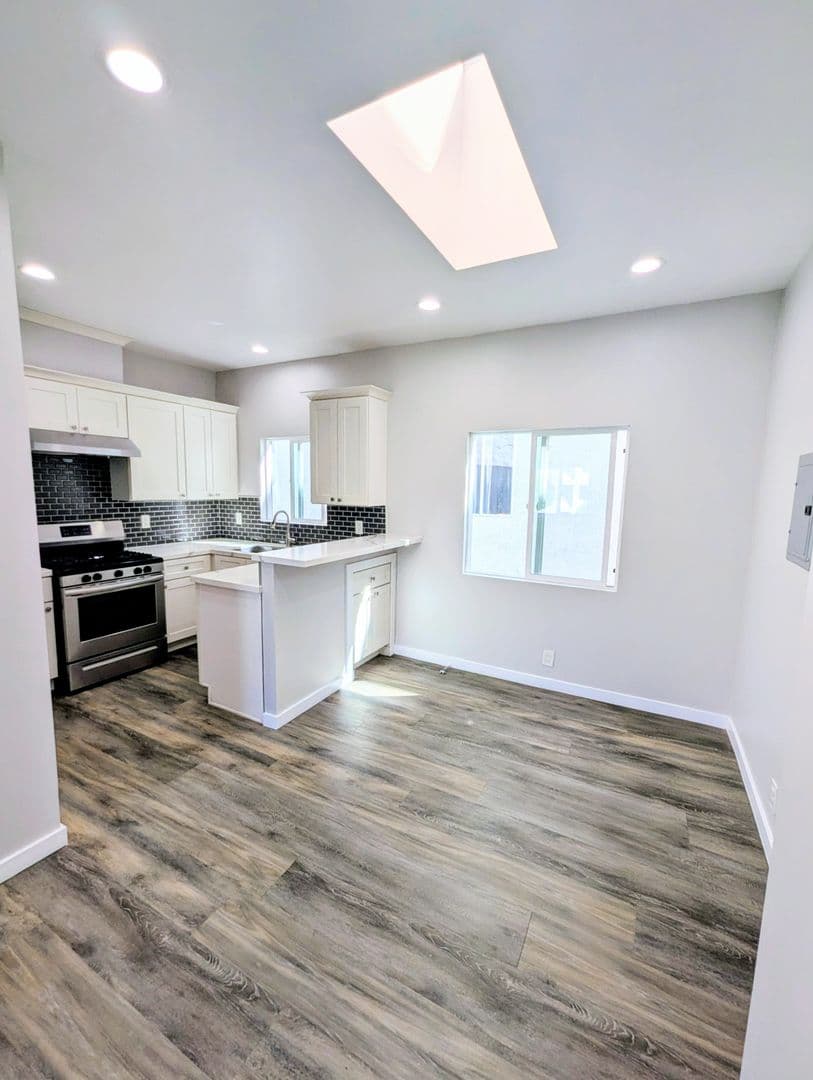 Los Angeles Apartment: 1517 W. 12th Place