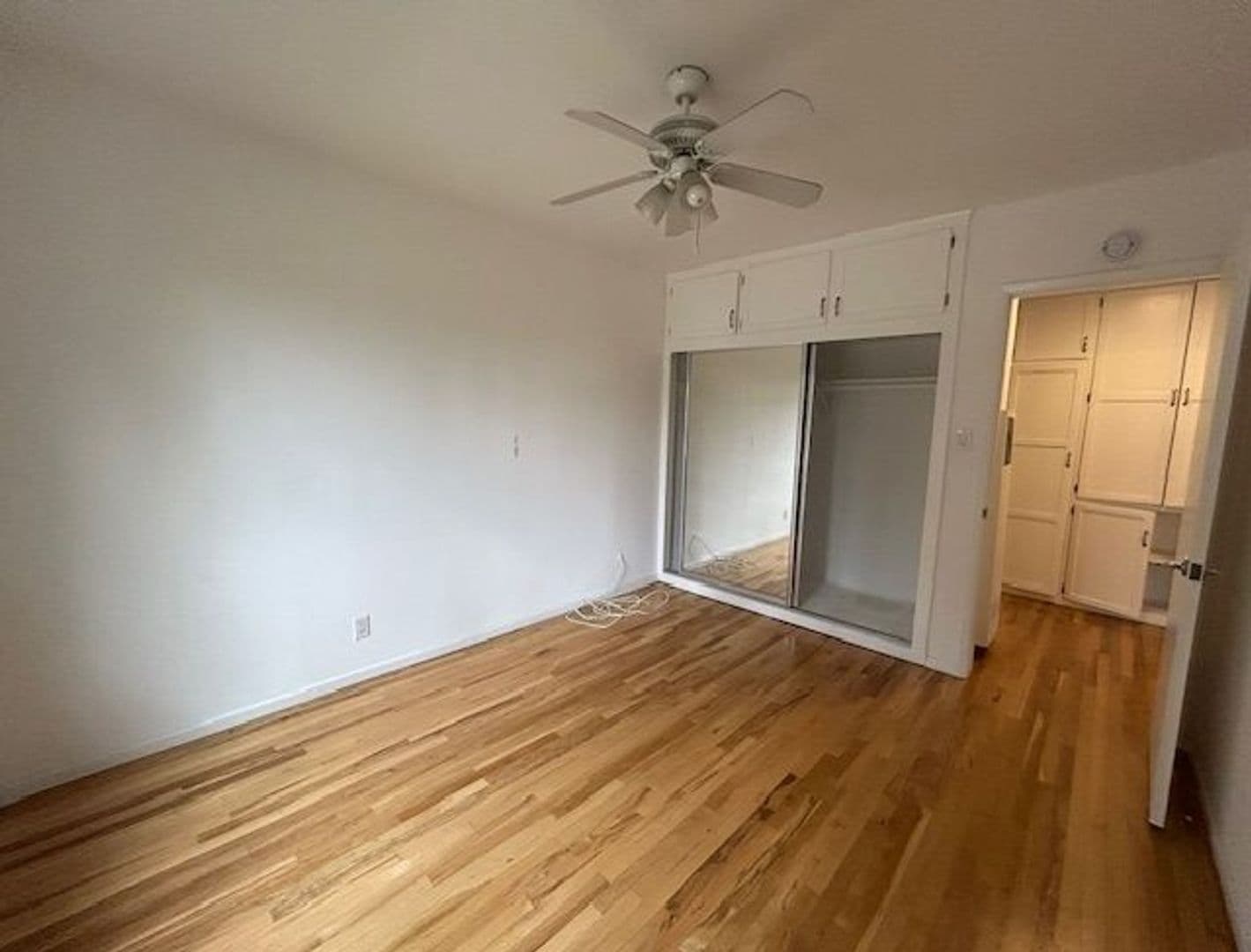 Santa Monica Apartment: 943 5th Street