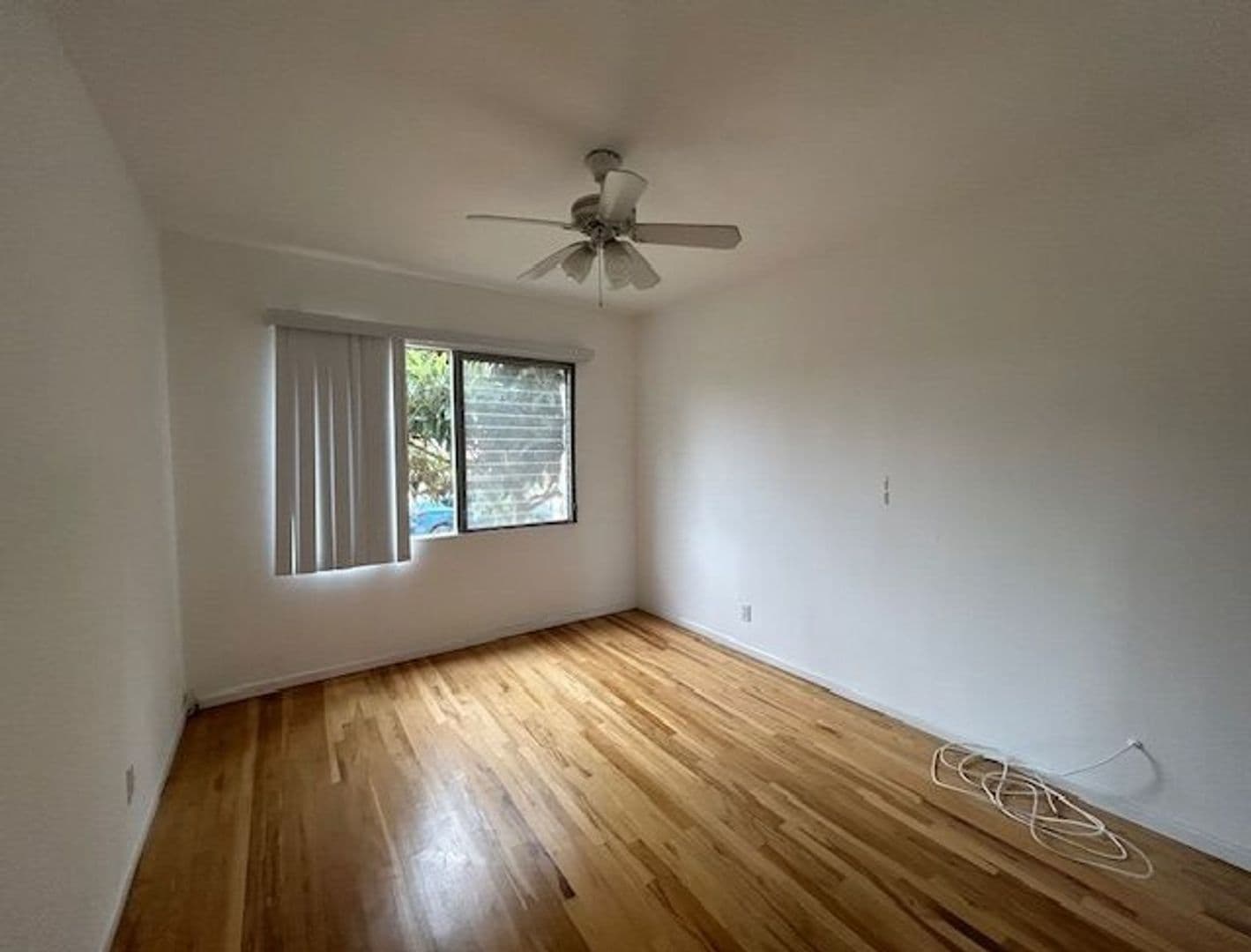 Santa Monica Apartment: 943 5th Street