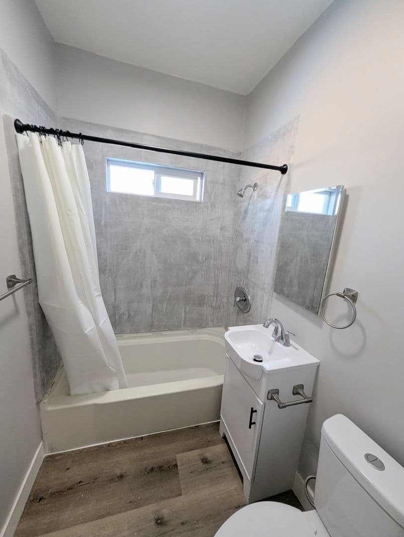 Los Angeles Apartment: 1517 W. 12th Place