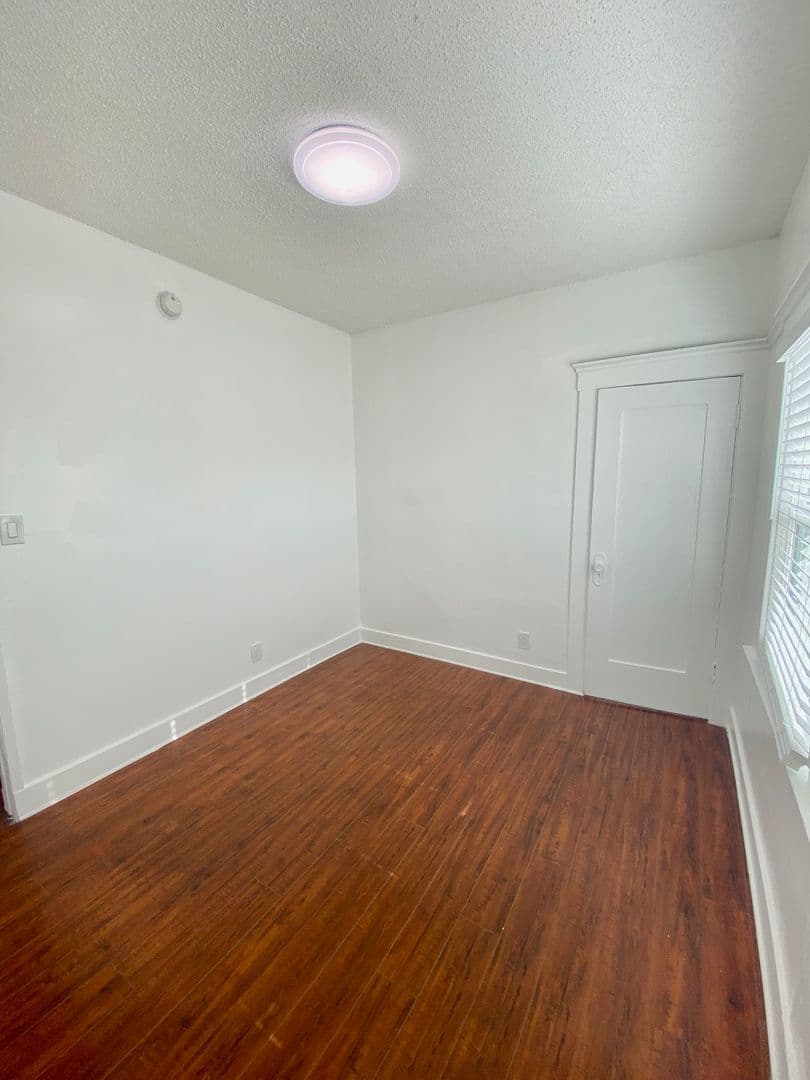 Los Angeles Apartment: 2919 Van Buren Place
