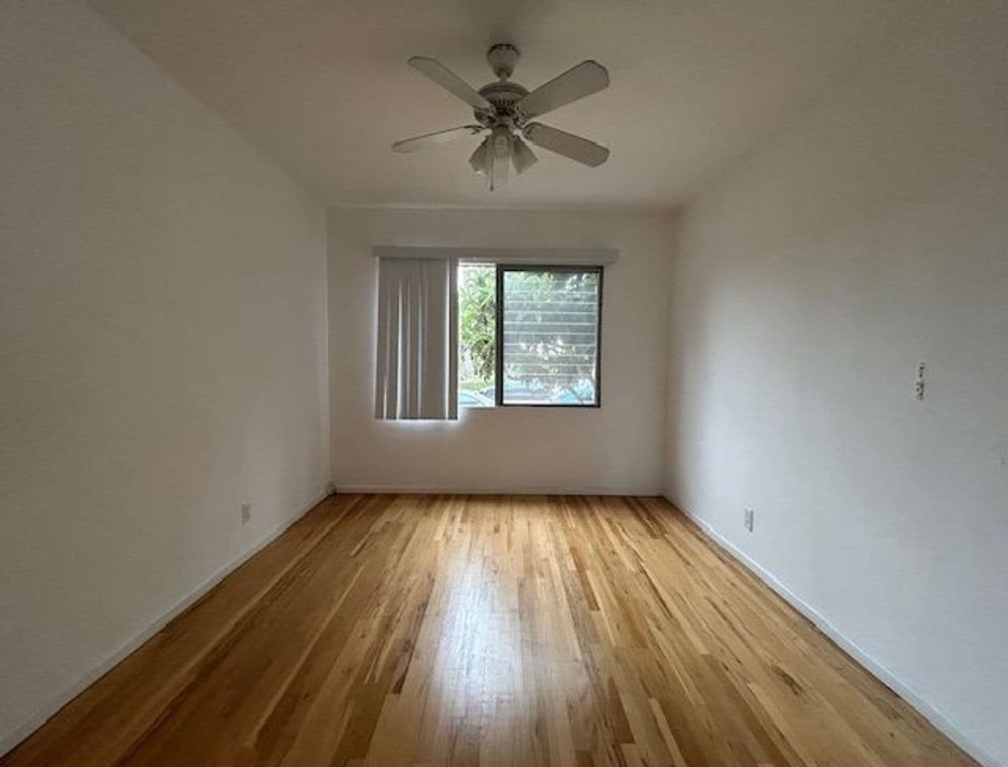 Santa Monica Apartment: 943 5th Street