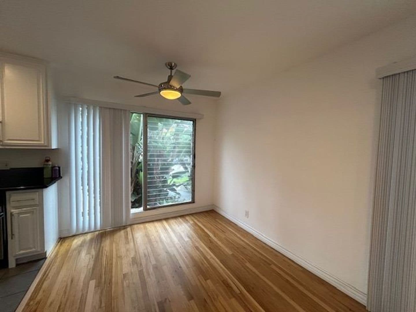 Santa Monica Apartment: 943 5th Street
