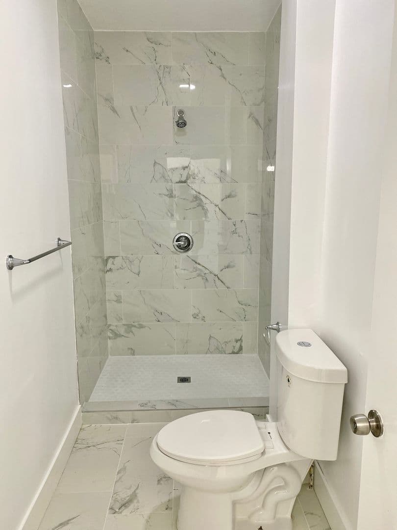 Los Angeles Apartment: 2919 Van Buren Place