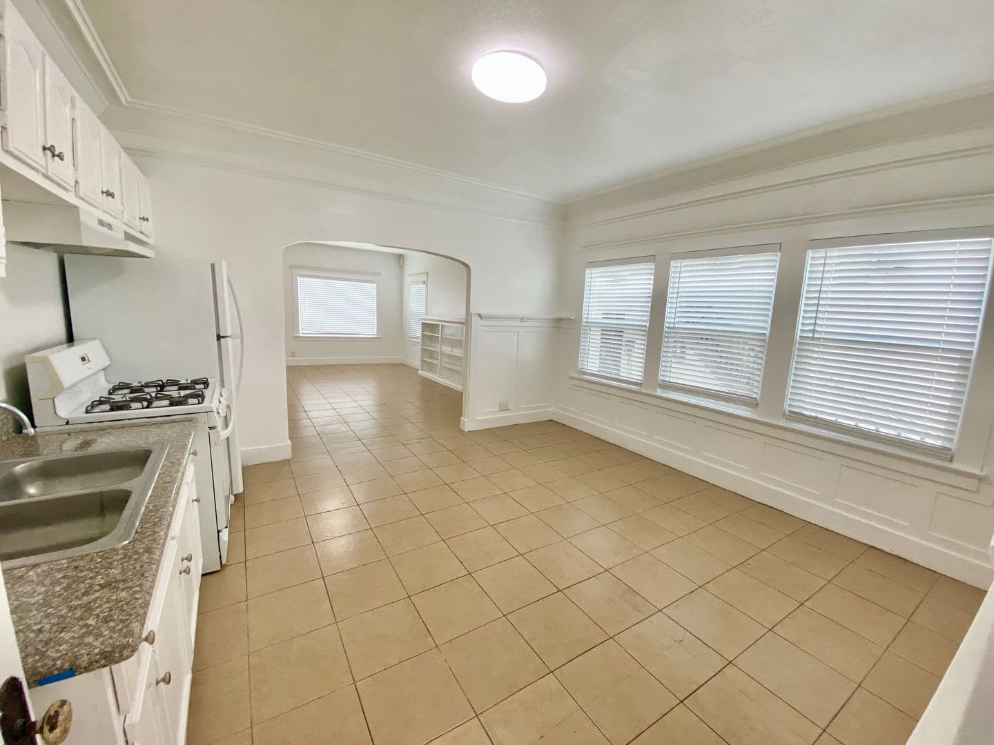 Los Angeles Apartment: 2919 Van Buren Place