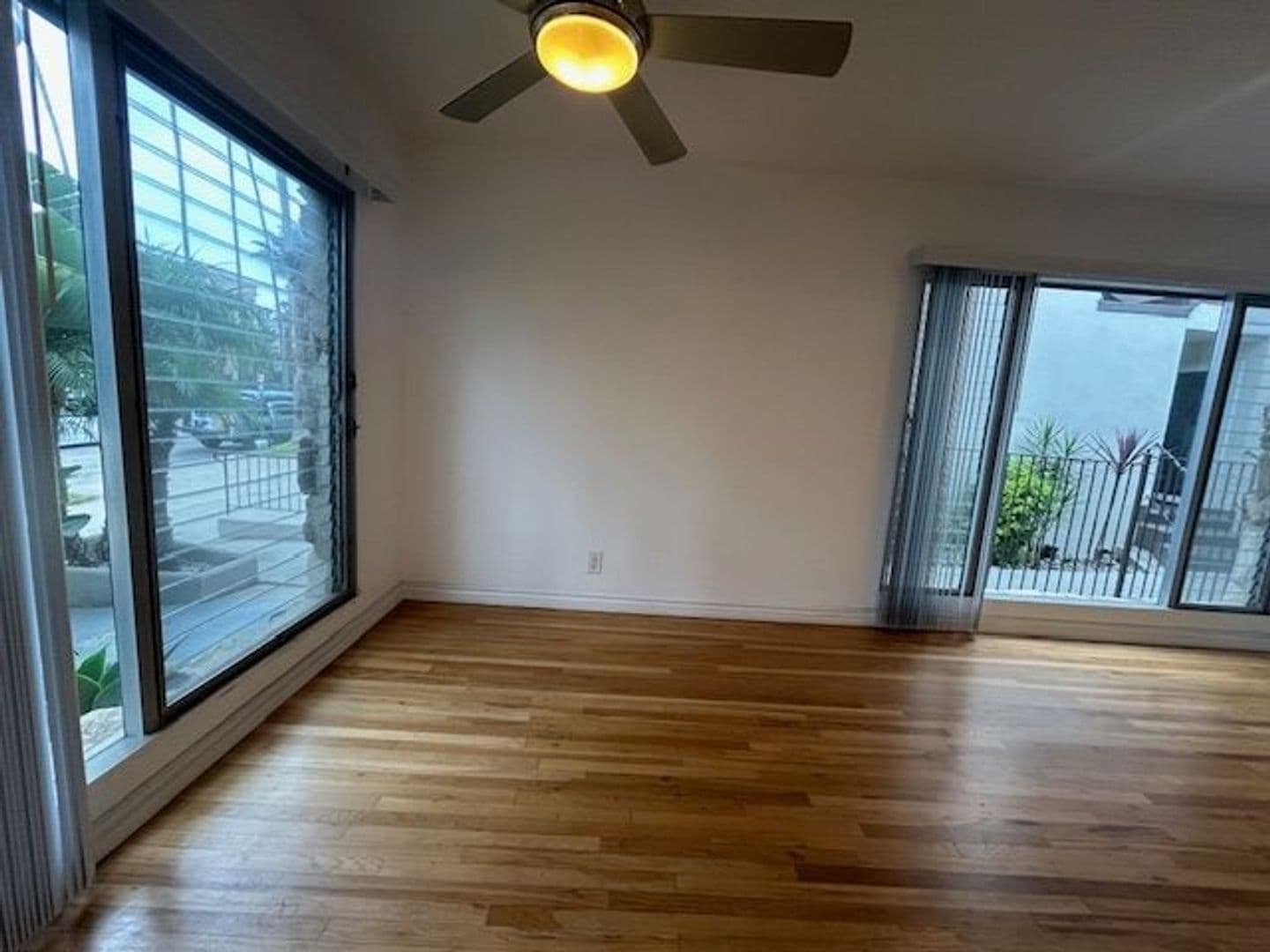 Santa Monica Apartment: 943 5th Street