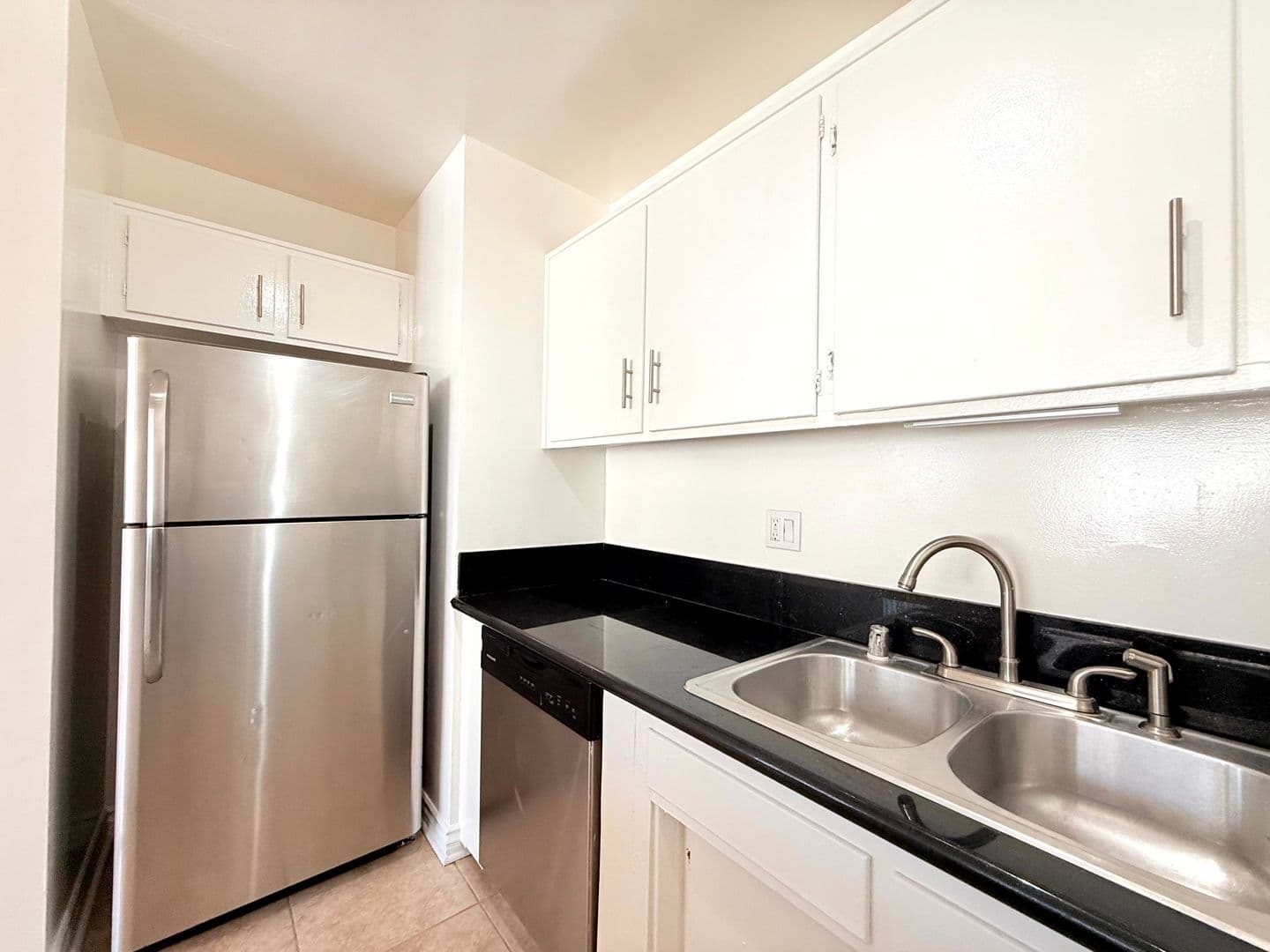 Los Angeles Apartment: 1029 N. Ardmore Avenue