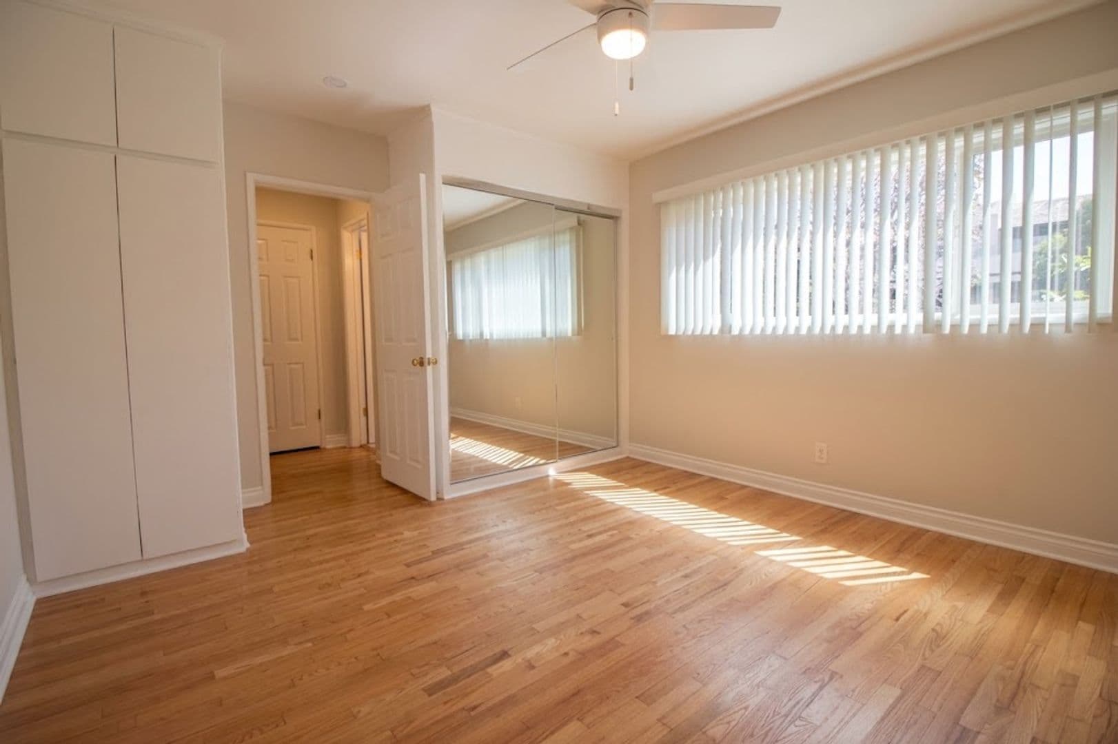 Burbank Apartment: 425 E. Magnolia Boulevard