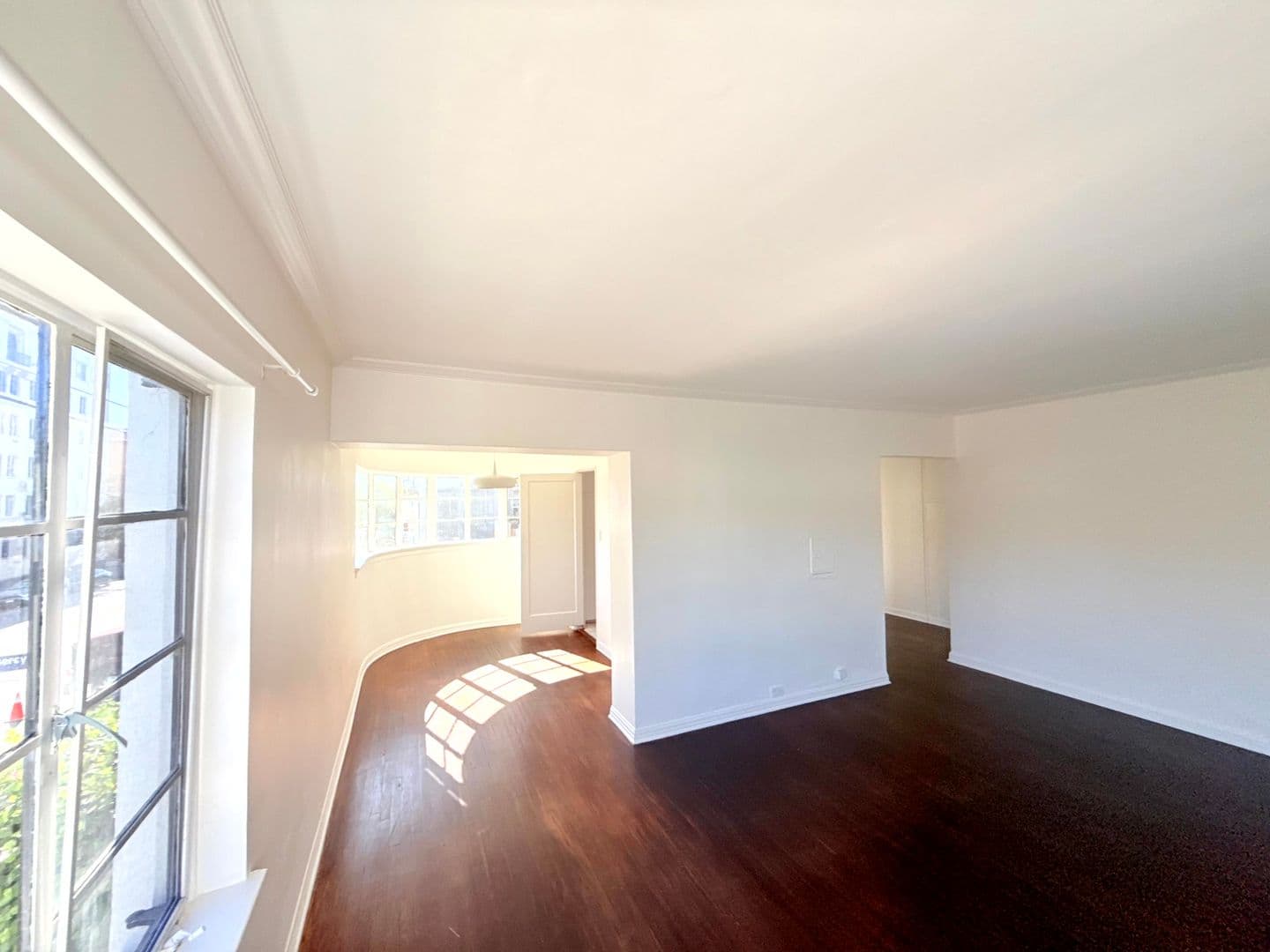Los Angeles Apartment: 3919 W. 8th Street