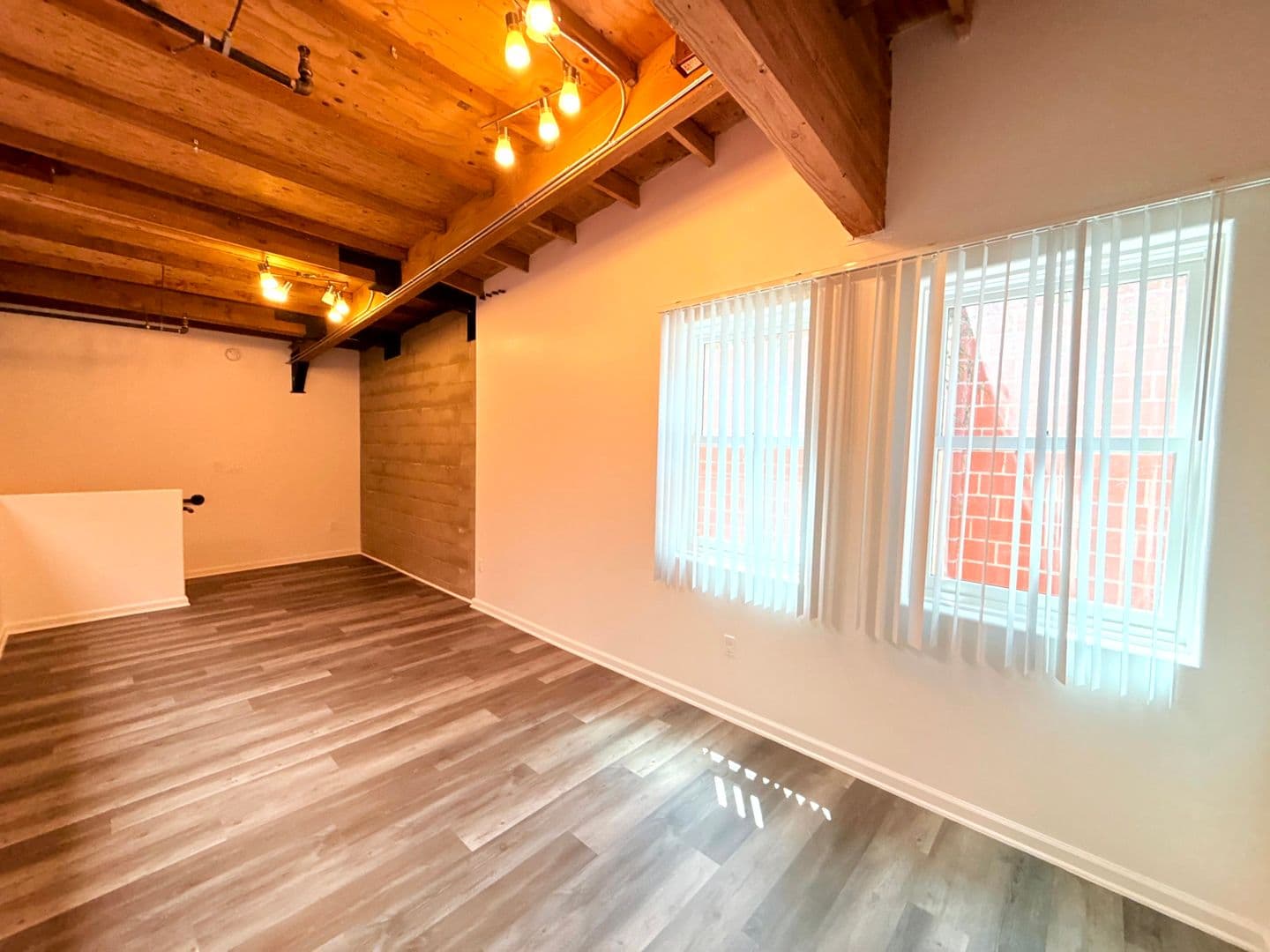 Los Angeles Apartment: 1734 N. Main St.,/ 633 Gibbons Street