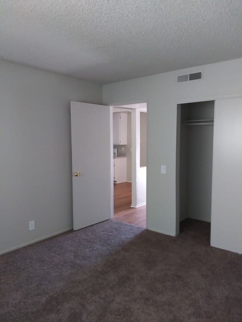 Santa Clarita Apartment: 17740 Scherzinger Lane