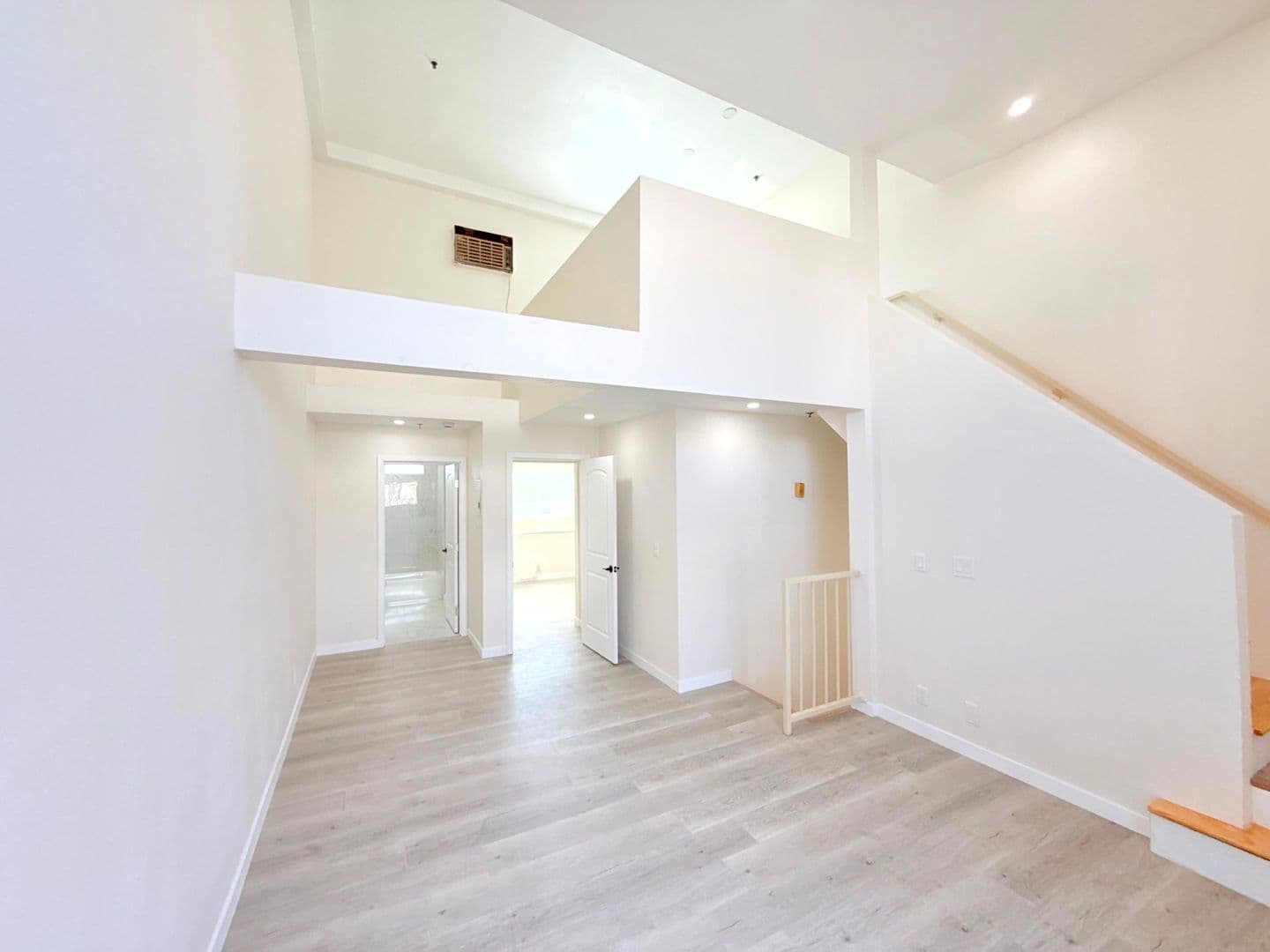 Los Angeles Apartment: 432 N Kingsley Dr.