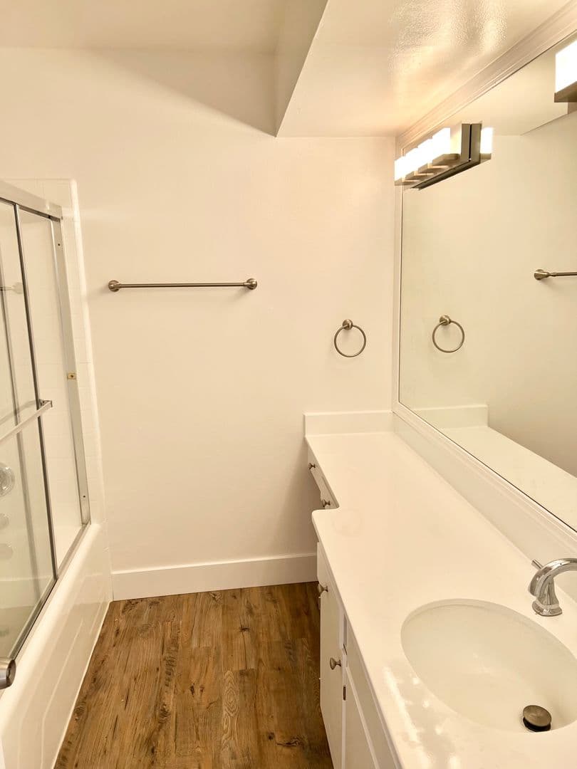 Sherman Oaks Apartment: 4647 Vista Del Monte