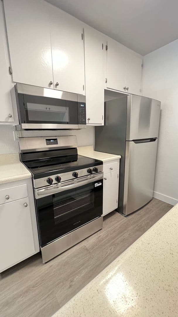 Northridge Apartment: 9600 Reseda Blvd