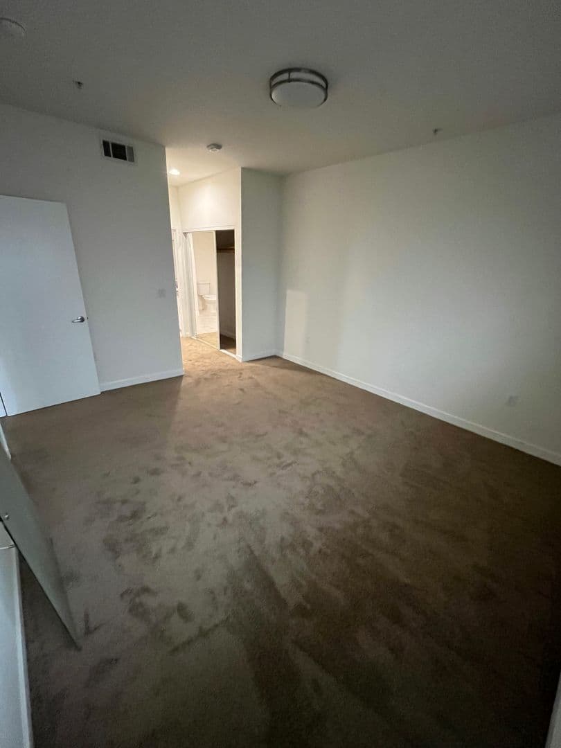 Canoga Park Apartment: 6816 Independence Ave