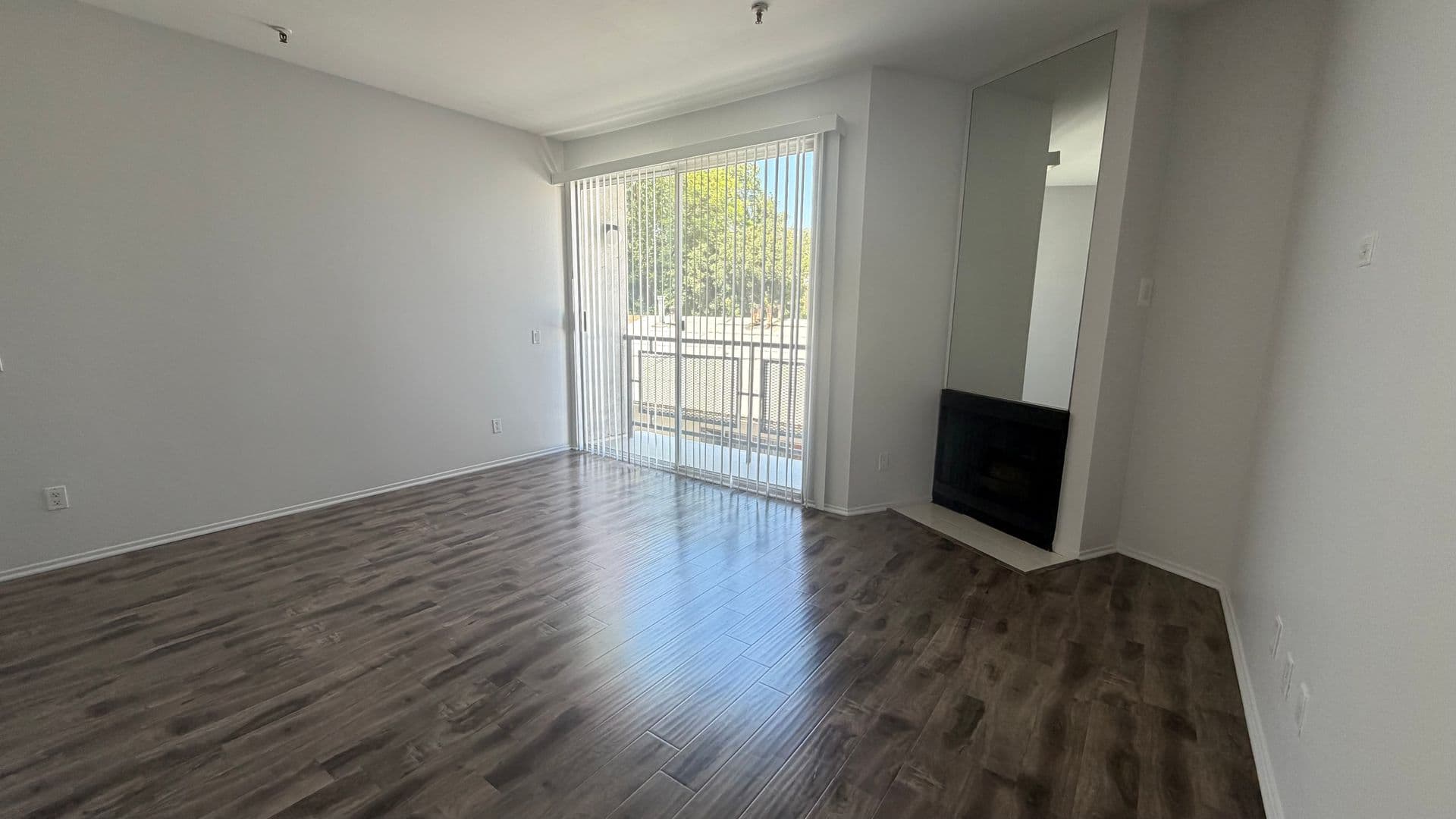 Los Angeles Apartment: 1443 N. Fuller Avenue
