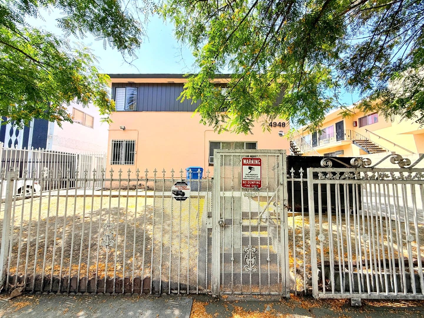Los Angeles Apartment: 4948 Rosewood Avenue