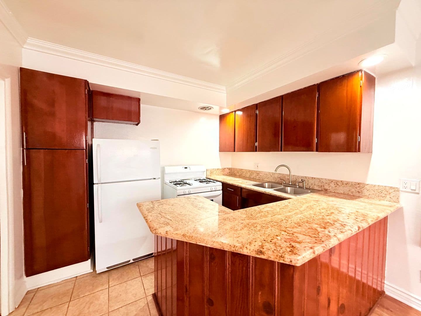 Los Angeles Apartment: 5356 Fountain Avenue/1266 N. Serrano