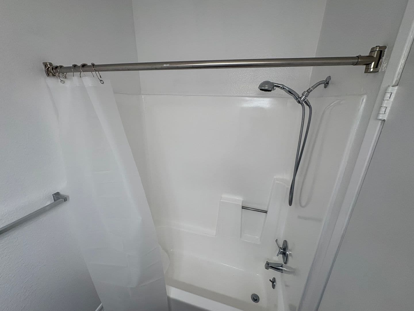 Los Angeles Apartment: 1443 N. Fuller Avenue