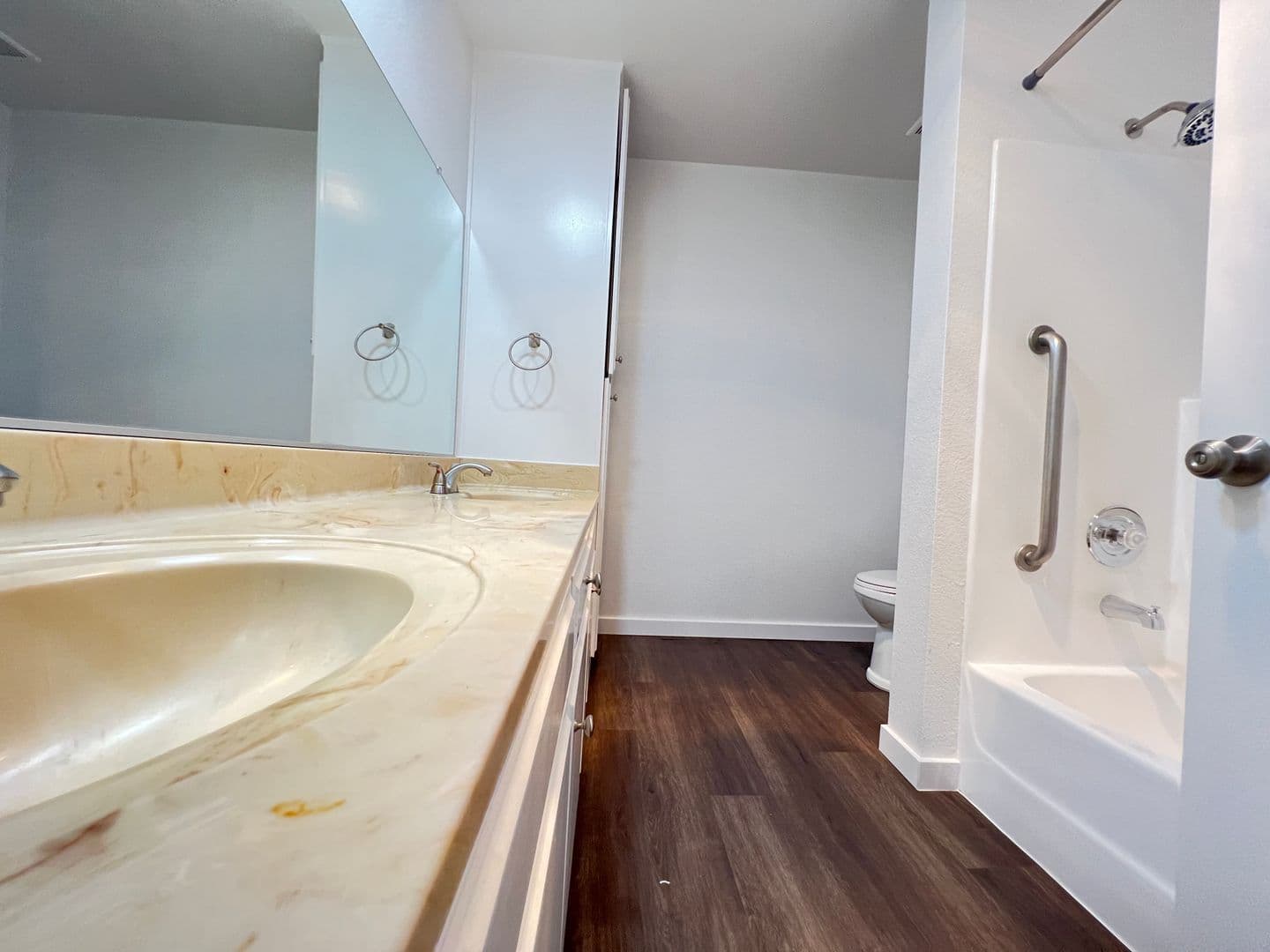 Reseda Apartment: 7259 Baird Avenue
