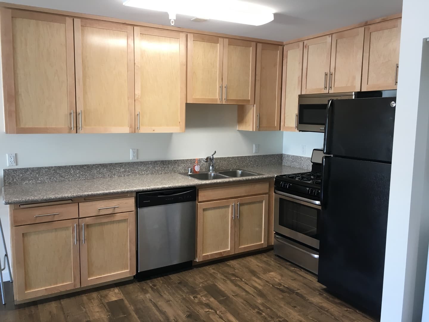 Canoga Park Apartment: 6816 Independence Ave